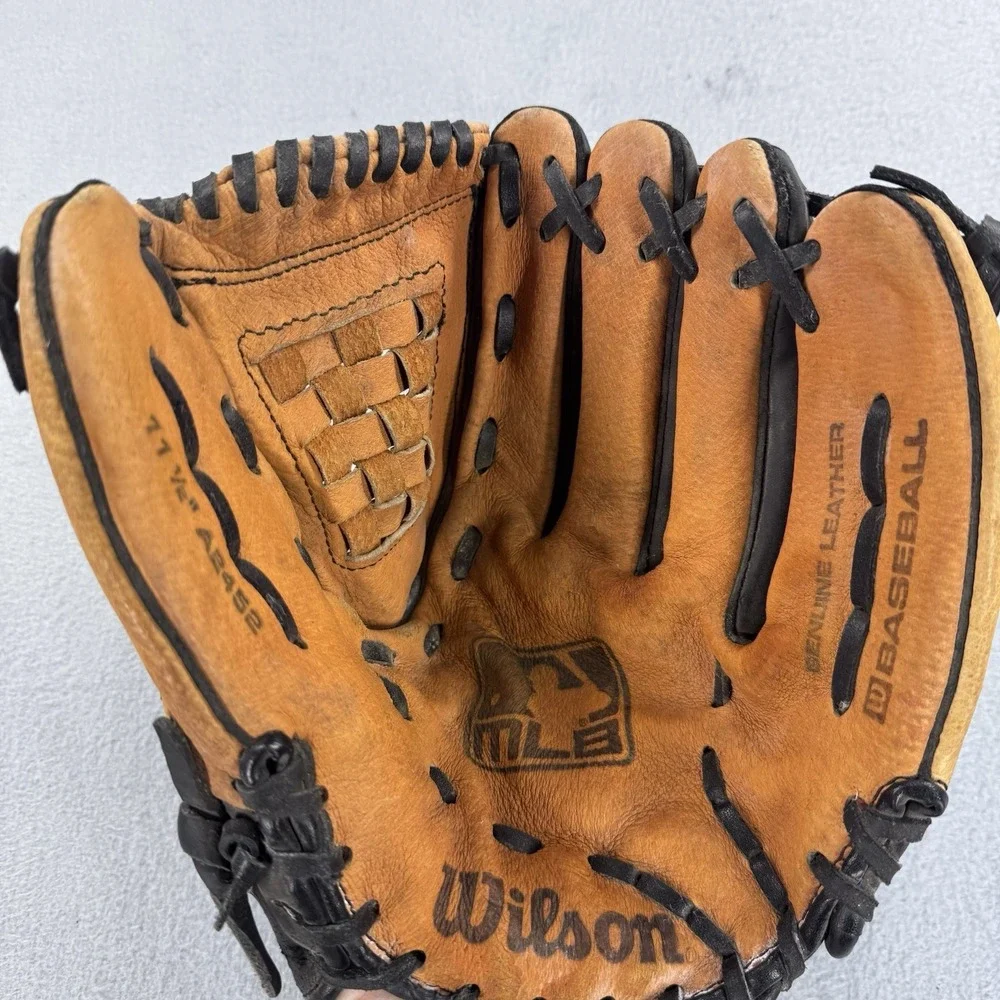 Wilson Baseball Glove A2452 11.5 Inch Genuine Leather Fits Right Hand LHT